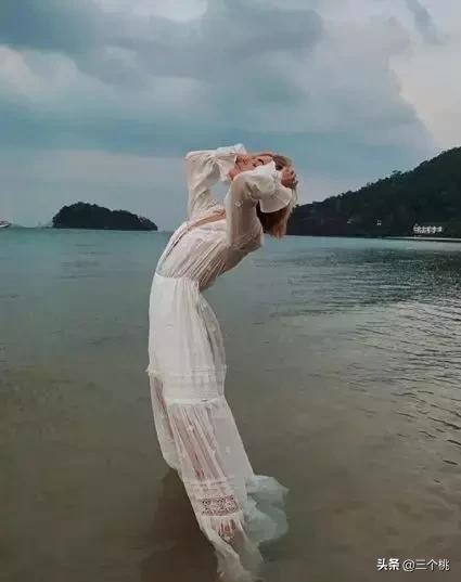 今年流行的裙子不穿高跟鞋,今年流行时髦的裙子冬天穿的