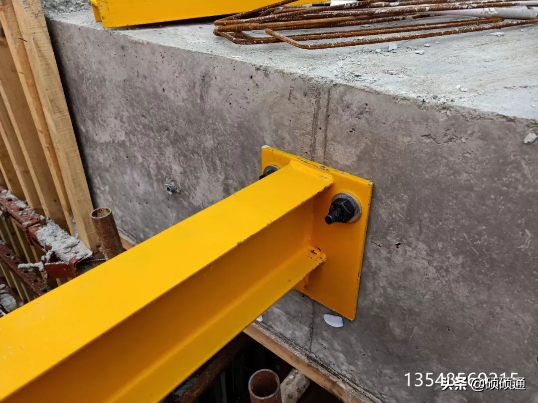 一种新型悬挑架的安装搭设装置,施工现场新型悬挑架