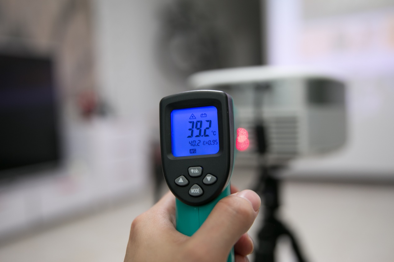 坚果j9白天测试,坚果j9幕布