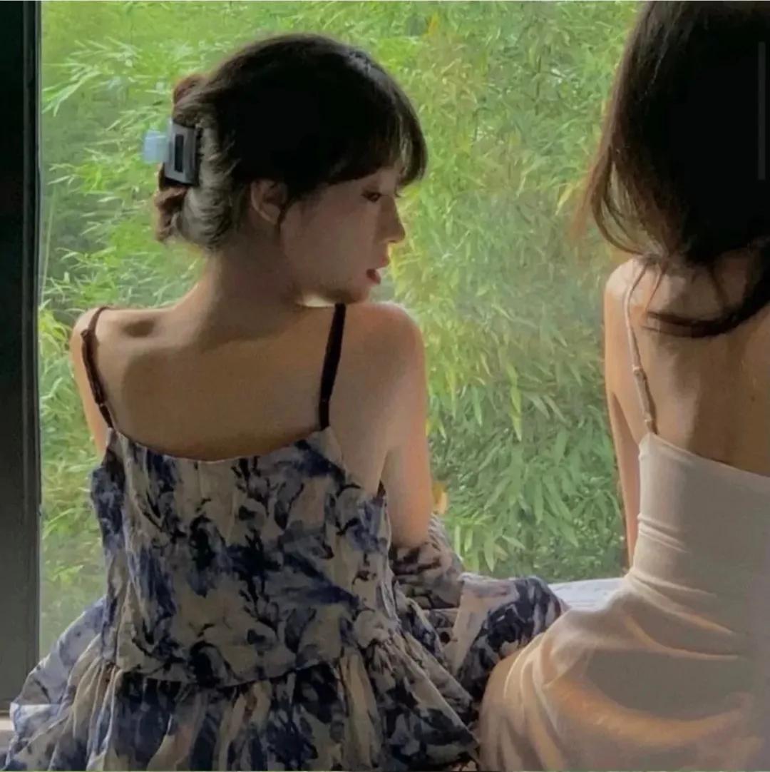 姐妹头像动漫一左一右,头像姐妹两人一左一右