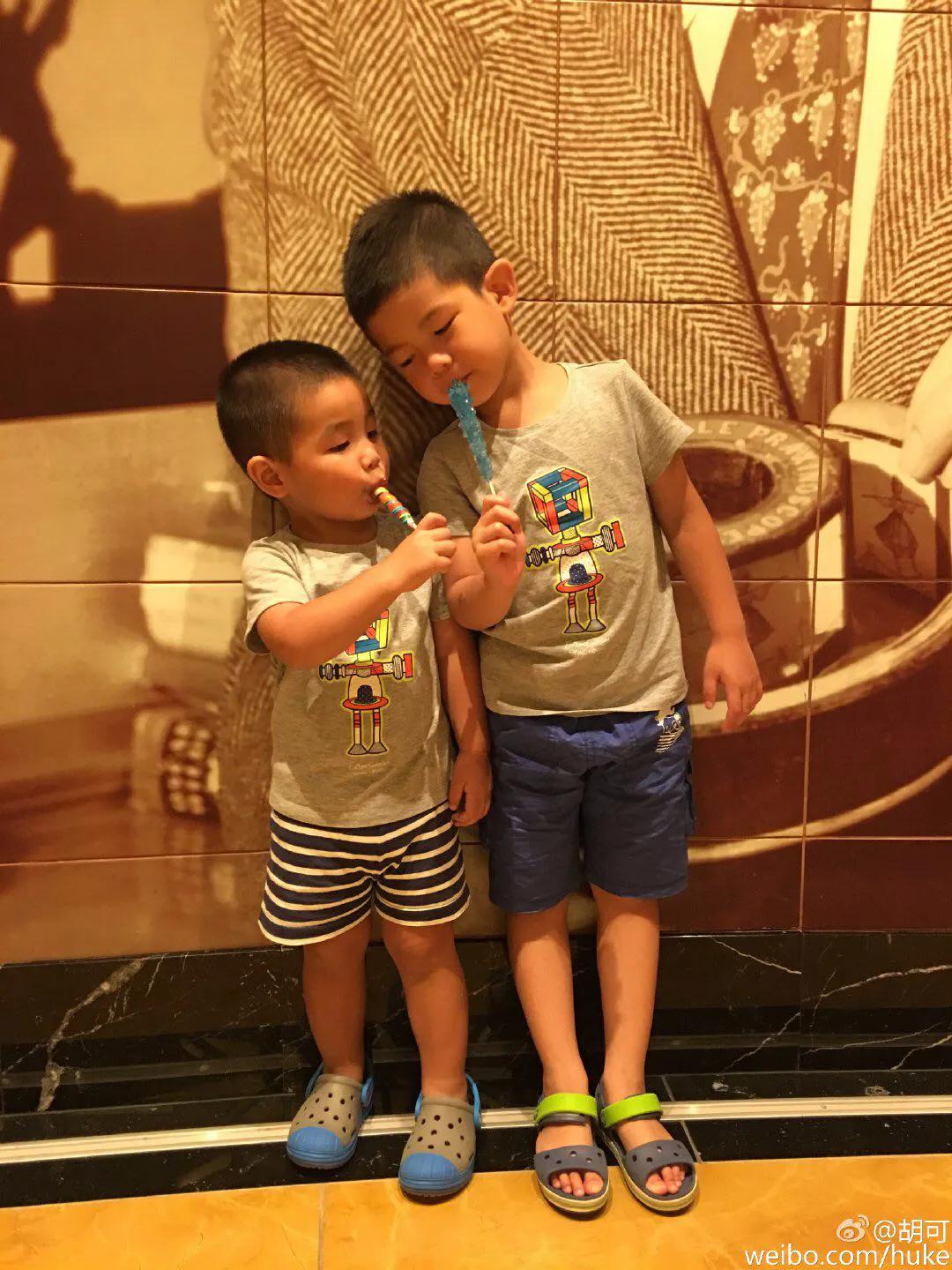 胡可气得想打大儿子视频,胡可打儿子