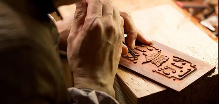 小叶紫檀手串值得入手吗,现在的小叶紫檀手串怎么样