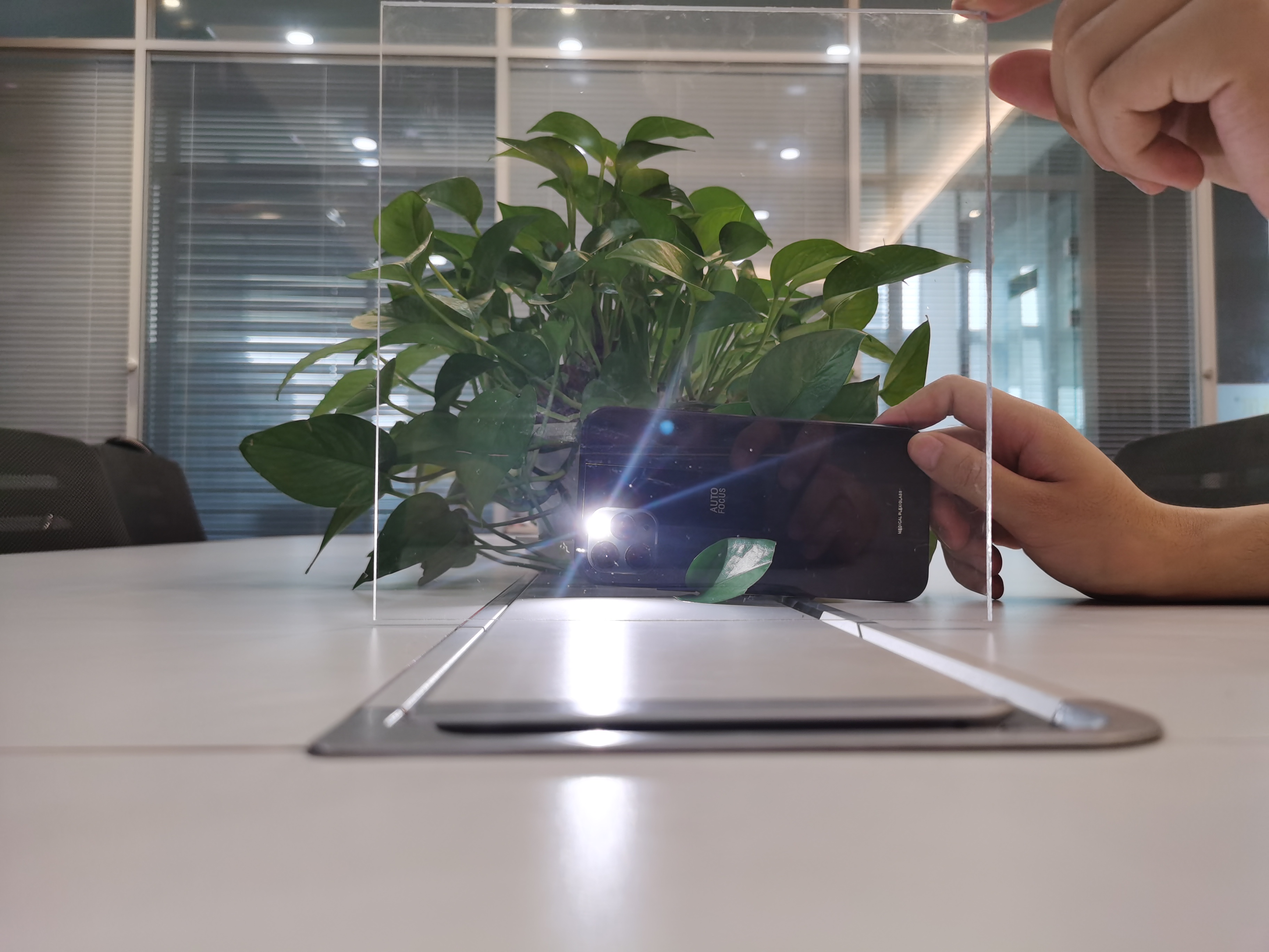 取代玻璃的透明塑料,取代手机玻璃的透明板