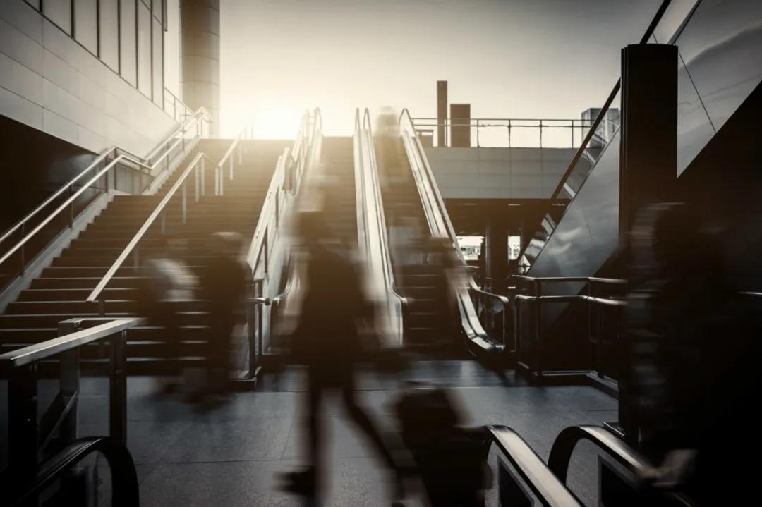 飞机降落耳痛如何缓解,飞机起飞和降落怎么缓解耳朵不适