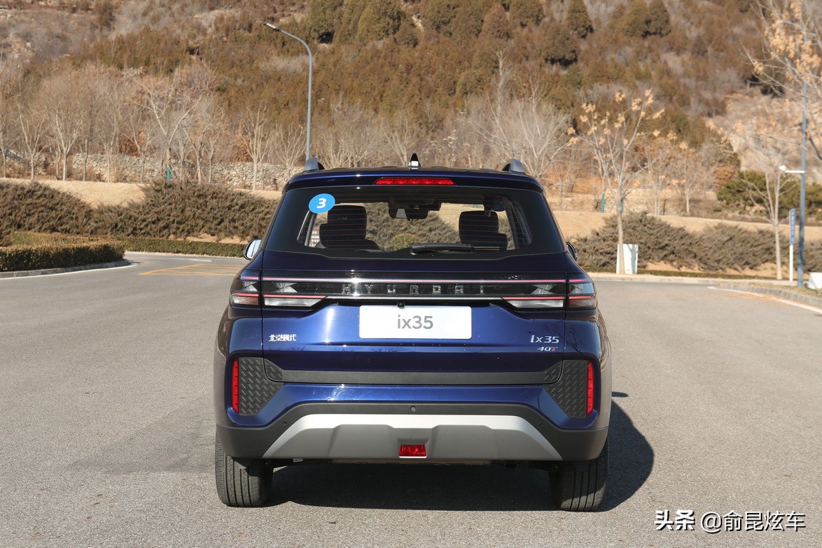 试驾黑色全新北京现代ix35,最新款2.0升北京现代ix35试驾