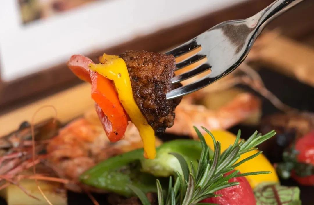 之心城这家餐厅堪称“西餐界CHANEL”，小姐姐们都抢着去