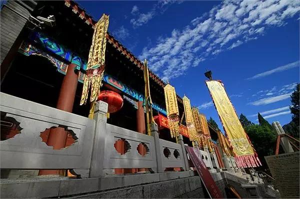 北京有什么寺庙可以烧香拜佛,祈福最好的寺庙北京