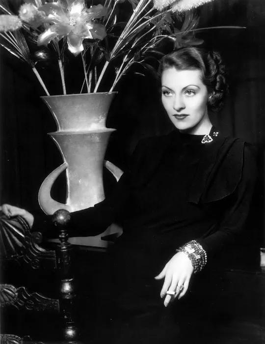 希特勒浴缸中的女人：传奇女摄影师LeeMiller