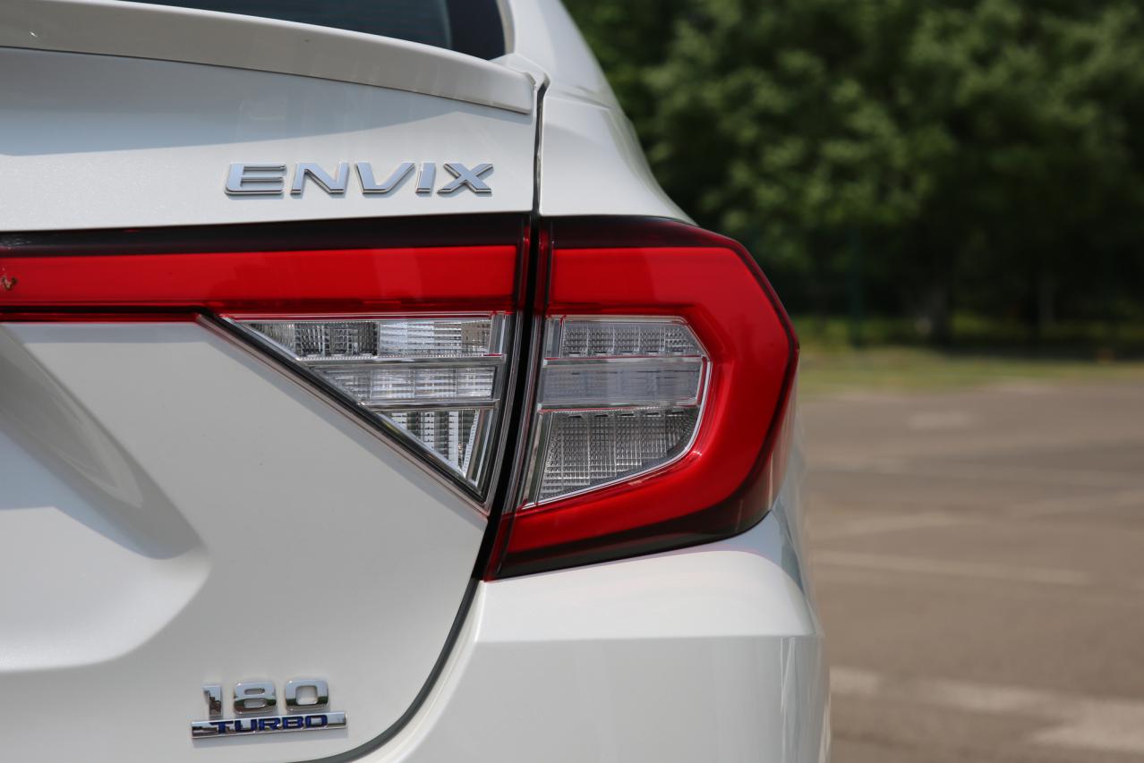 刚上市三天销量破万仅售12万,上市一天销量破万