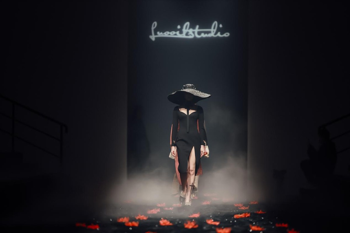 LUOOIFSTUDIO独立设计师品牌2021秋冬新作登陆上海时装周