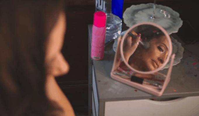 她21岁生娃,9年后牙齿掉光,卸妆惊呆网友:真实的自己最美