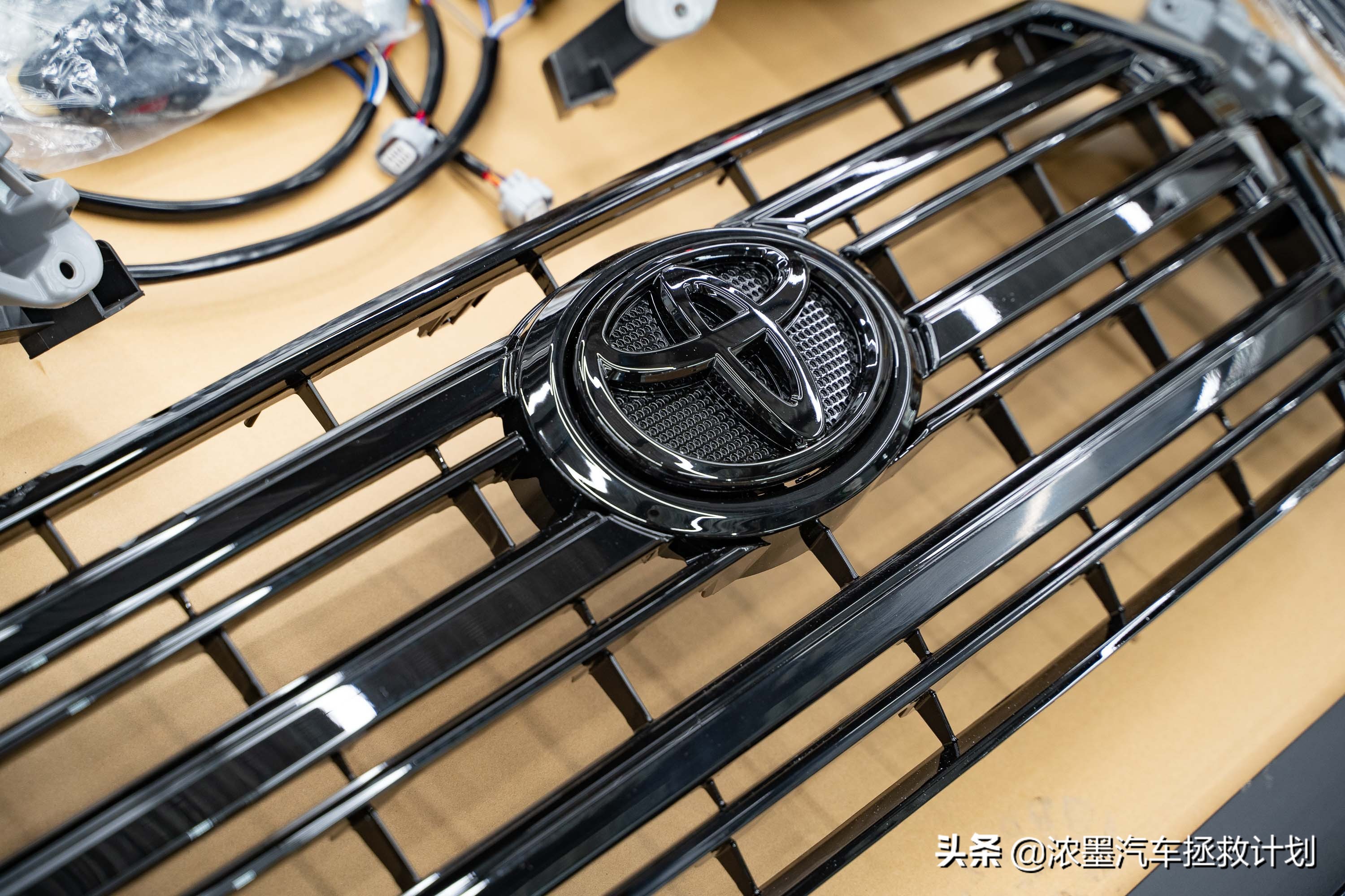 丰田霸道酷路泽带你翻山越岭,丰田兰德酷路泽低速4驱越野模式