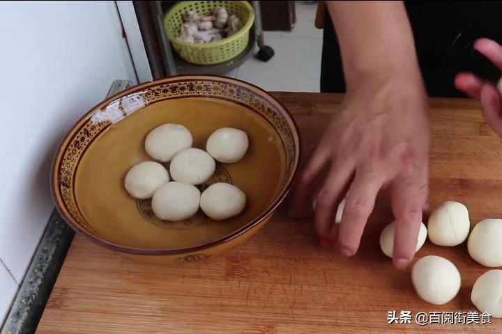 地锅鸡怎样做才好吃呢,正宗的地锅鸡做法教程