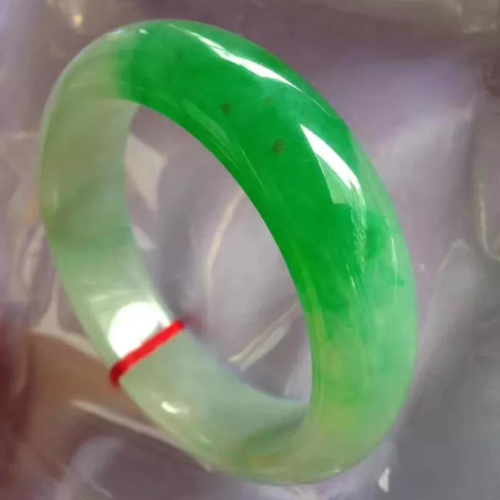 婆婆送的老翡翠手镯,婆婆送百年翡翠手镯
