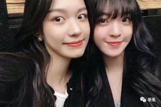 “人精”欧阳娜娜暗讽美合专睡男明星？扒完她的好友圈发现她极度