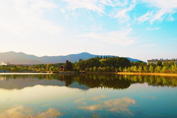 陈毅游览宣城美景后,用一首诗描写如画景色,彰显出了旷达的胸怀