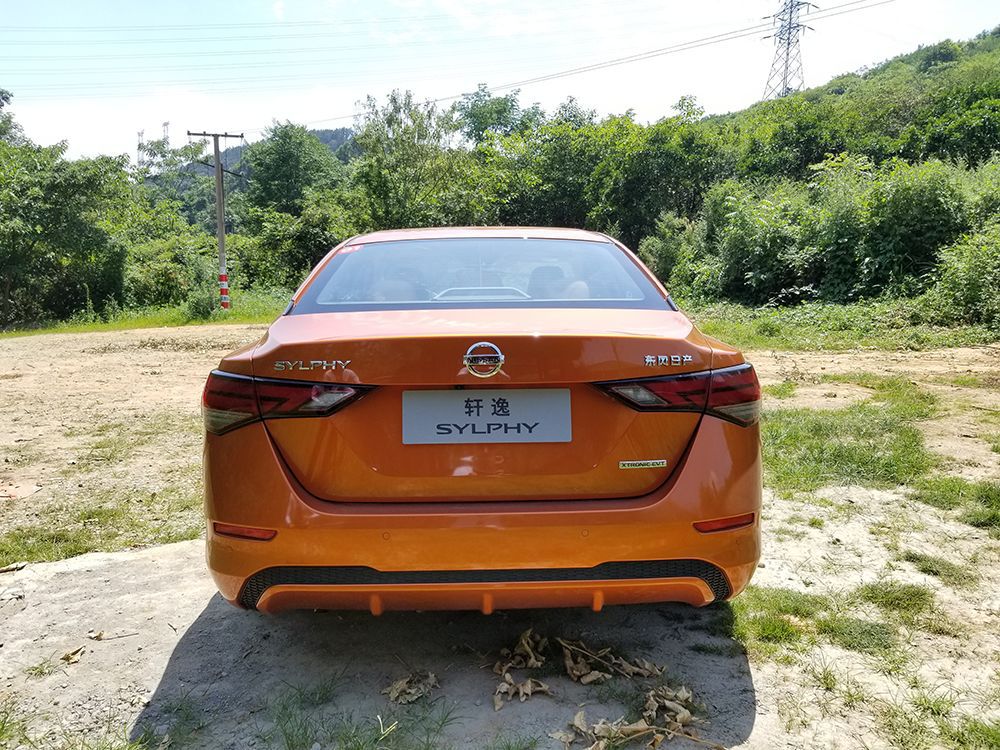 日产轩逸14款1.6无级xvcvt尊享版,试驾朗逸plus1.5l和14代轩逸谁好