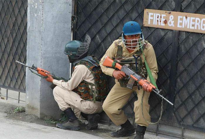 印军又被曝出丑闻,反恐战斗中拉平民当人肉盾牌,印军发言人默认