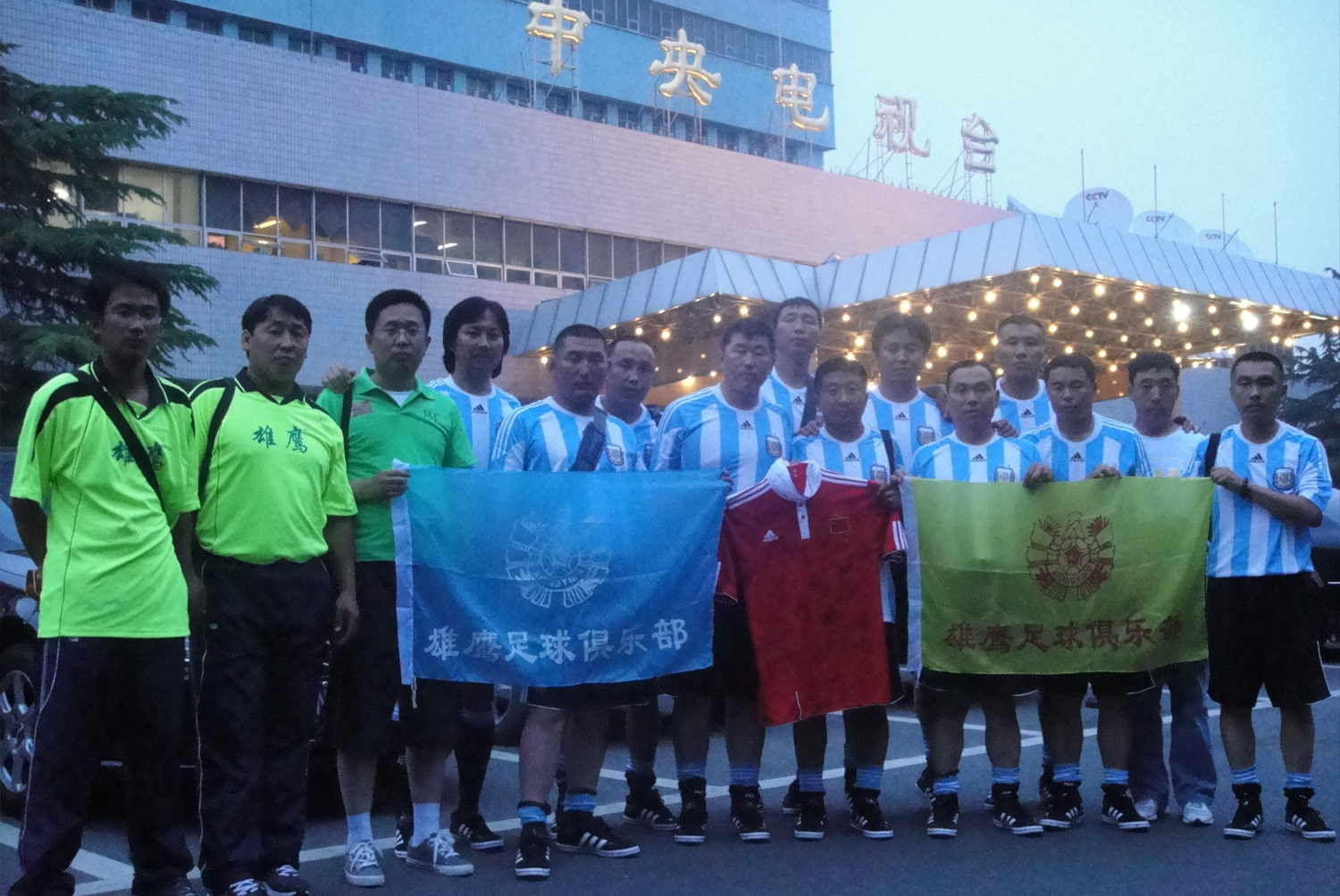 鄂温克雄鹰,展翅翱翔