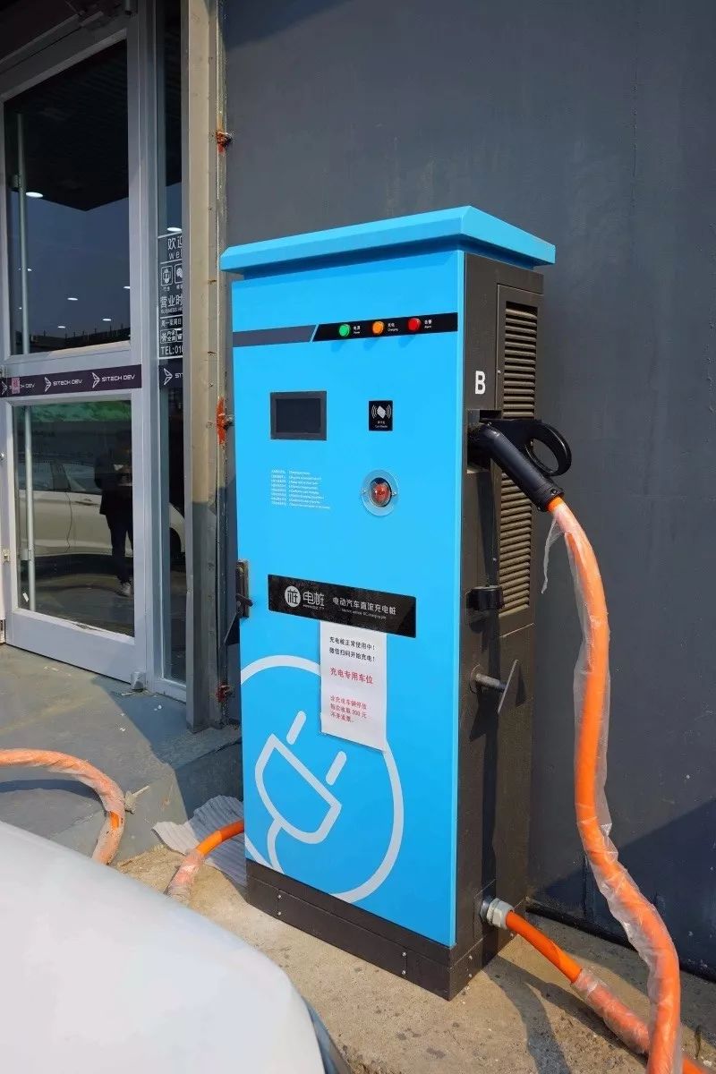 新特DEV1试驾体验：续航300落地7万，不靠补贴也能打？