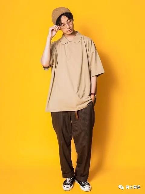 复古「圆形眼镜」当道?戴上透明黑色琥珀眼镜增添「轻复古」印象