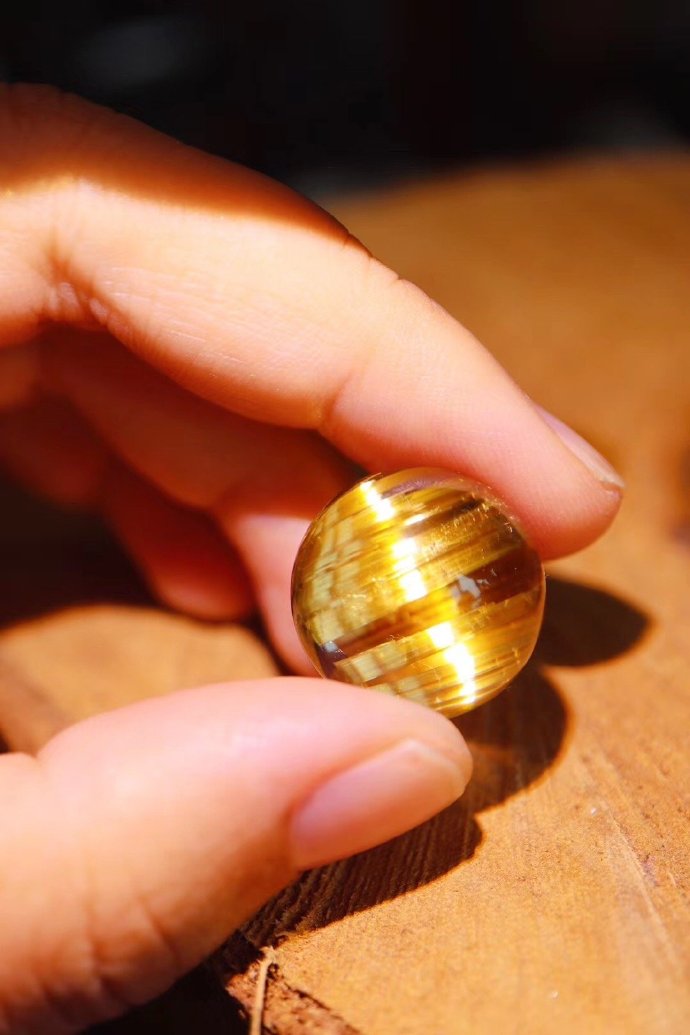 铜发晶和金发晶哪个更贵怎么区分,铜发晶和金发晶一样吗