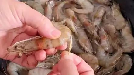 煮大虾是开水下锅还是冷水下锅,清煮大虾是冷水下锅还是热水下锅