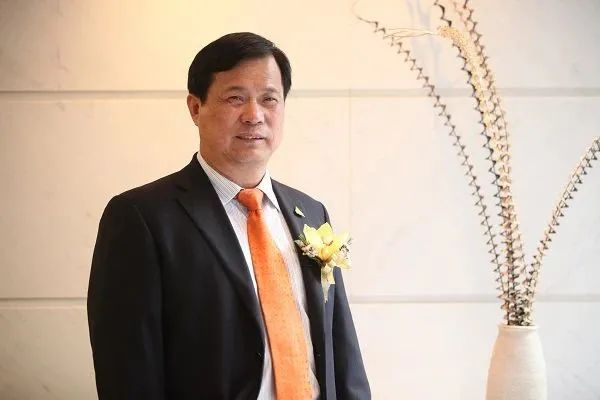 巴西足球队拒绝穿匹克运动服,巴西男足夺冠拒穿中企赞助领奖服