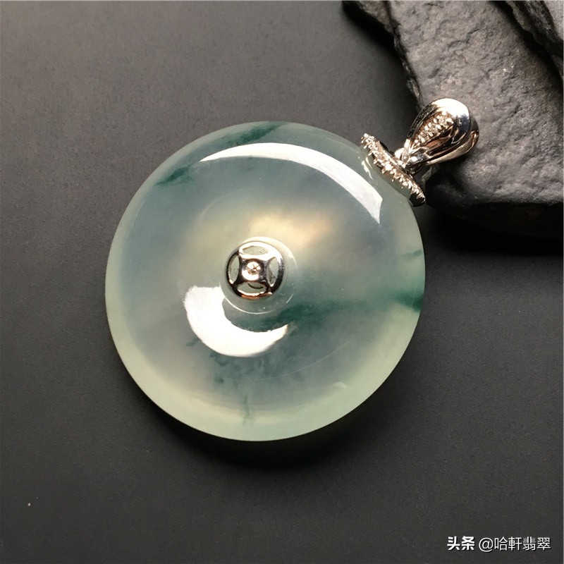 翡翠冰种满绿平安扣价值,值得买的翡翠吊坠