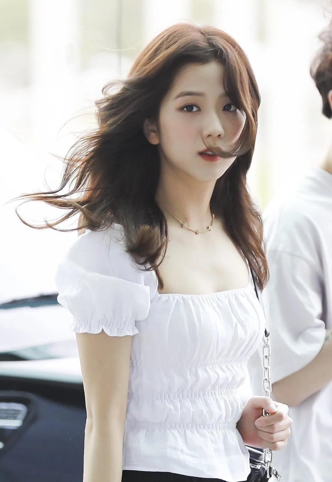 为啥相同的穿搭自己不穿不好看,同样的穿搭为什么别人穿更好看