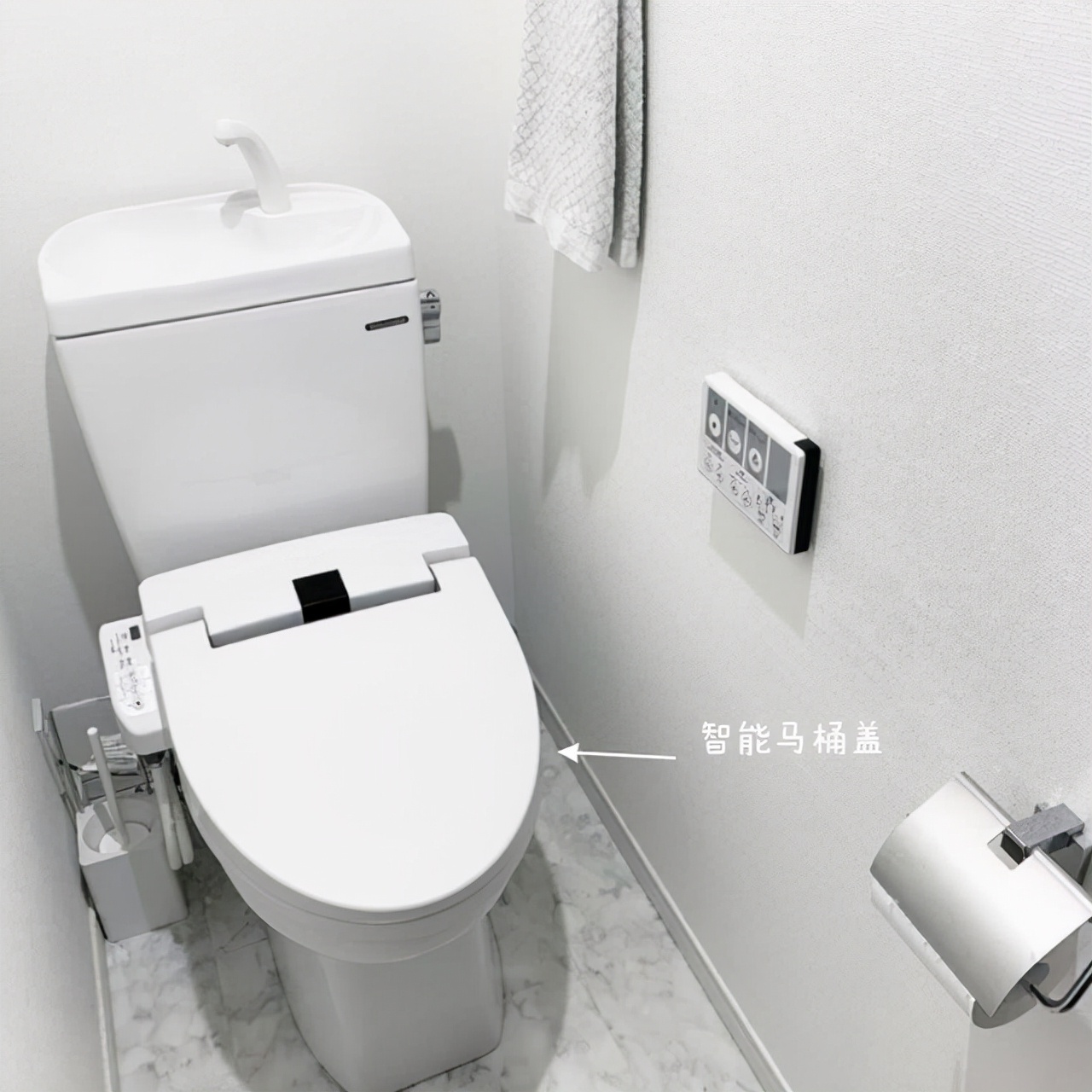 现在有多少人在上厕所,女生上完厕所后该用纸巾擦拭吗