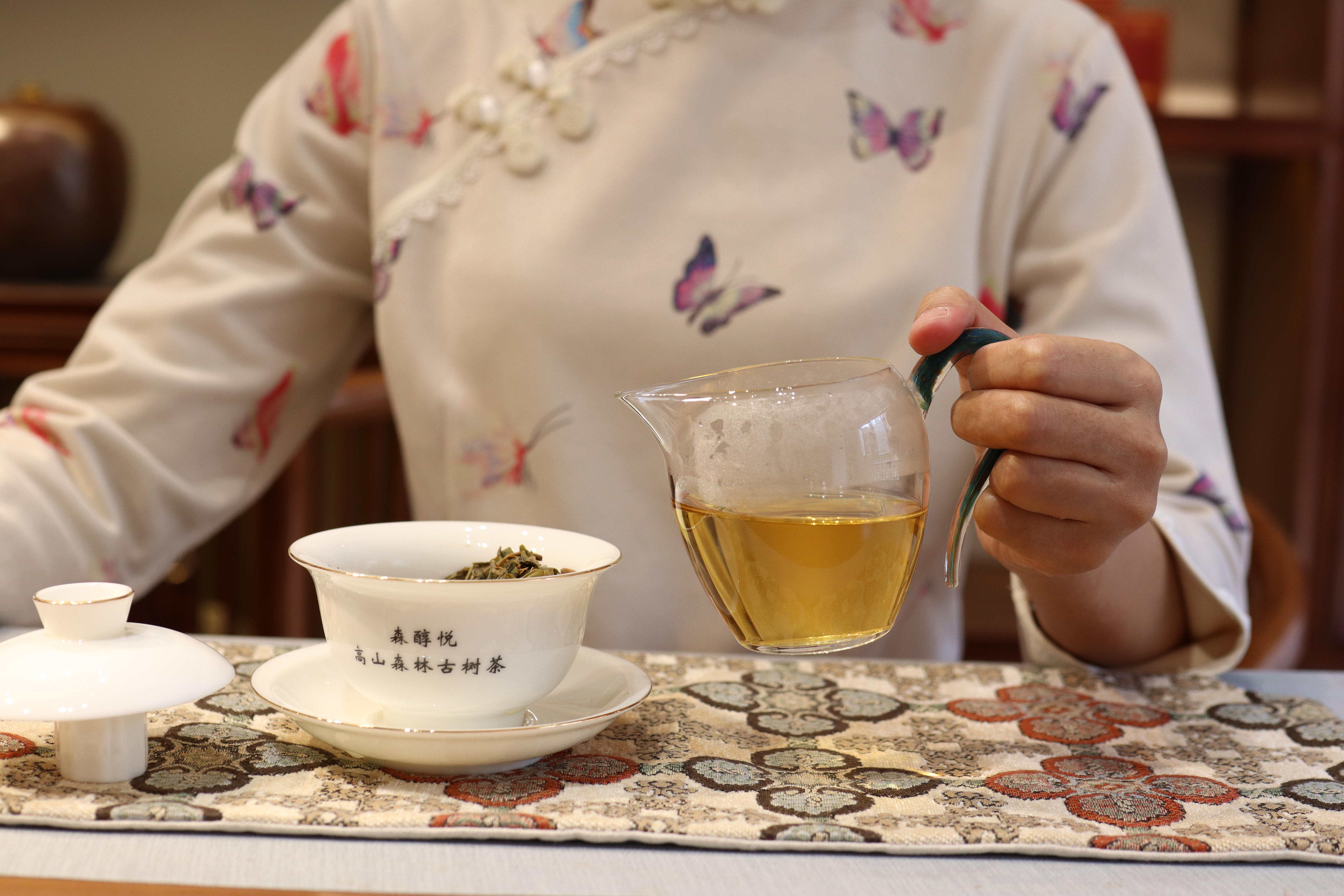 品饮普洱茶技巧,普洱茶锁喉咽喉不舒服怎么办