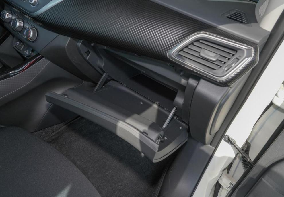 日产蓝鸟老款和新款,2021款日产蓝鸟值不值得买