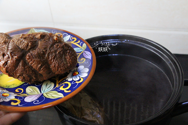 卤牛肉，记住这些小窍门，牛肉不老不碎有嚼头，方法简单一学就会