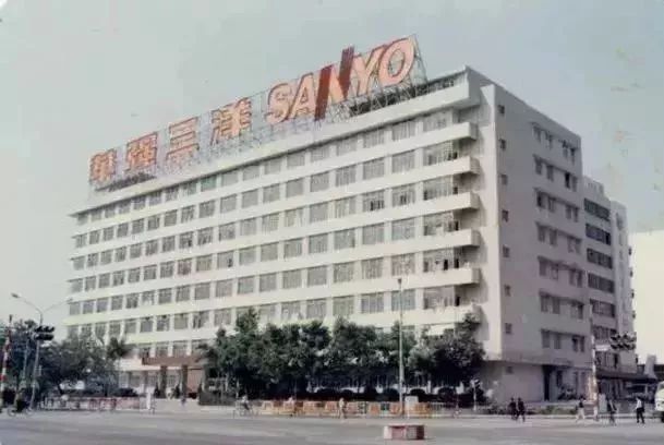 iPhone11降价1000，“中国电子第一街”惨变“美妆城”？