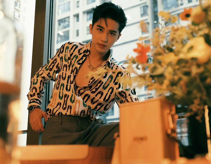 港风风范的港男,港风复古风穿搭男