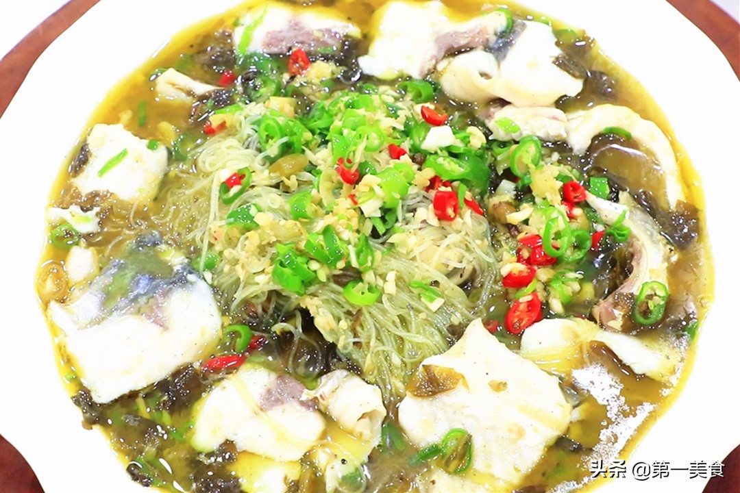 酸菜鱼的酸菜怎么做才很脆,做酸菜鱼要不要将酸菜煮一会捞起