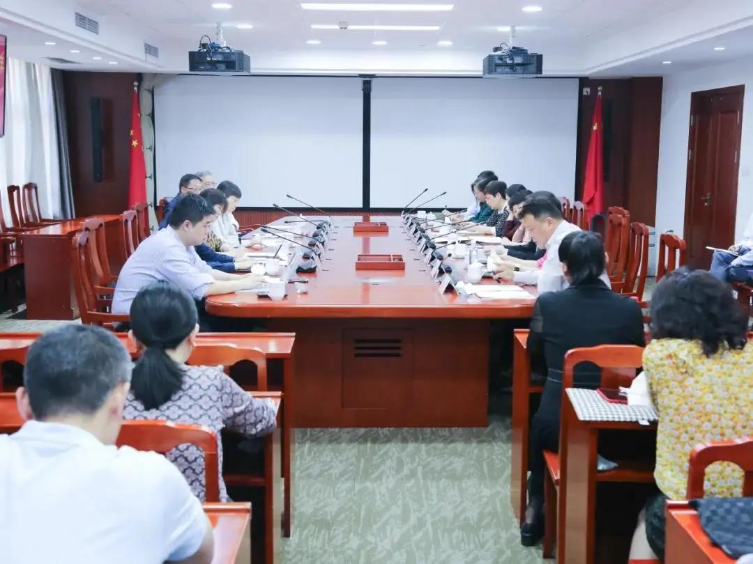 三胞健康养老|上海市人大常委会副主任高小玫一行调研安康通控股