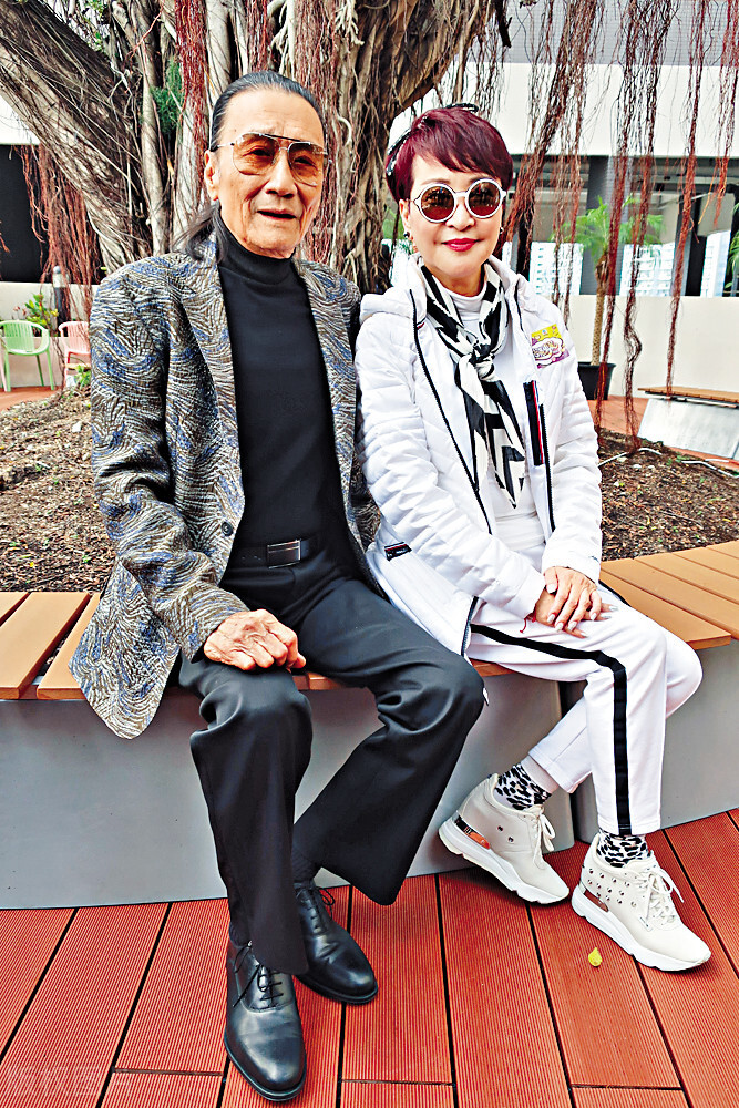 狄波拉潇洒情史，为谢贤甩美国富豪，离婚后嫁小11岁男人收获爱情