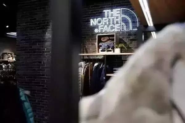 supreme戴什么配件好,supreme北面挂布