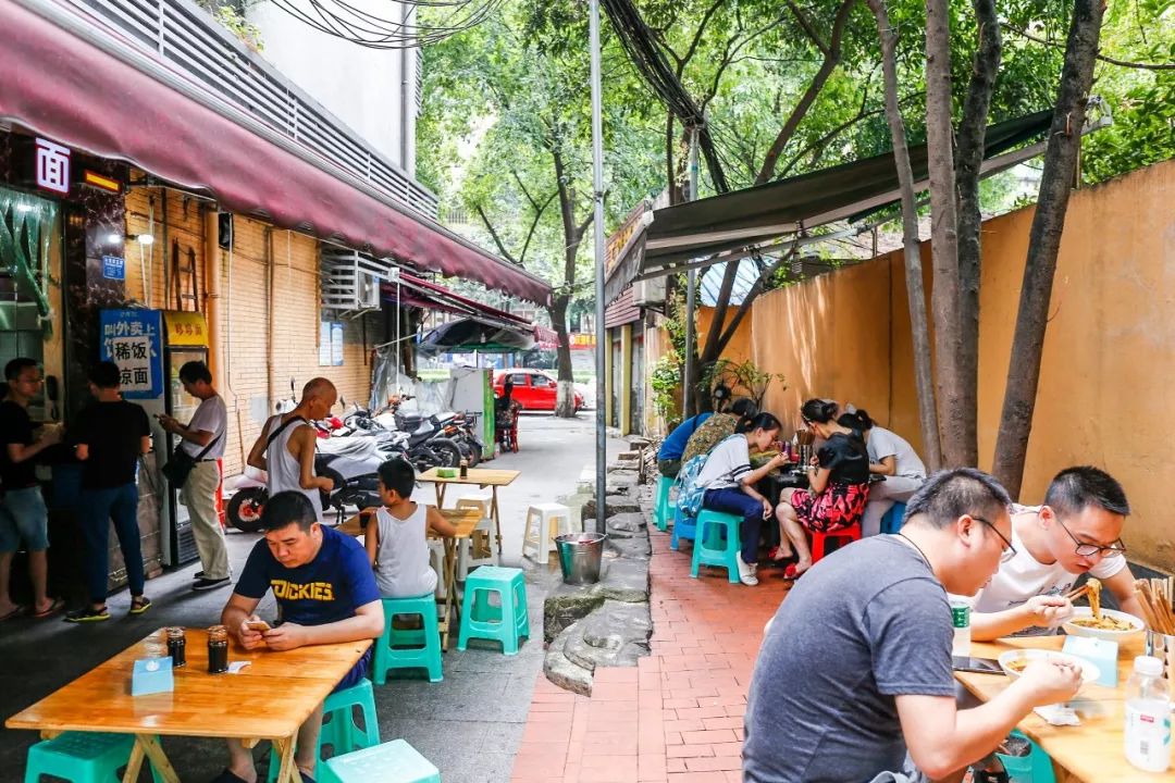 来重庆一定要吃正宗的重庆小面,为什么重庆人天天吃面还不胖