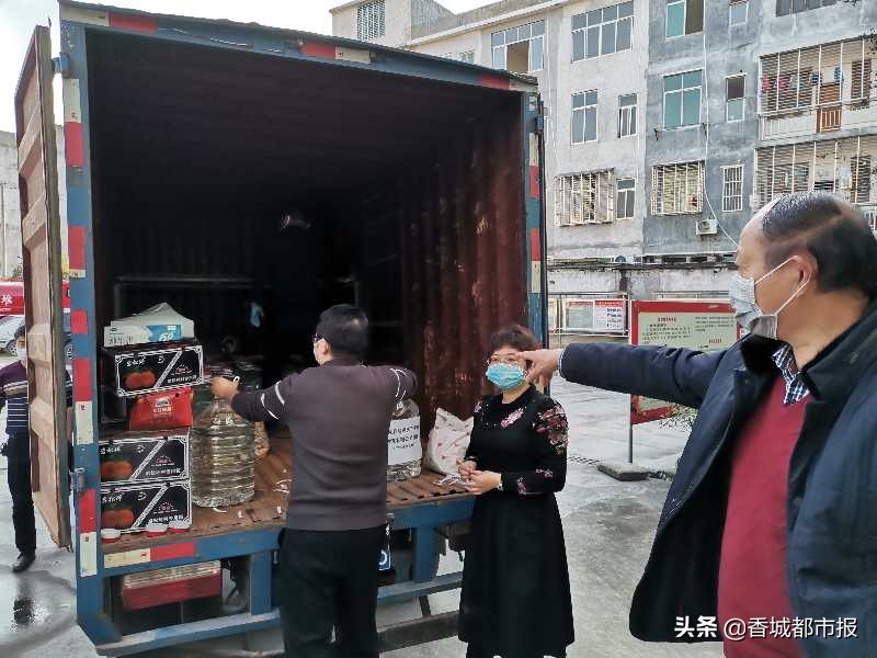 战地黄花分外香——记咸宁物流志愿者卢艳芬