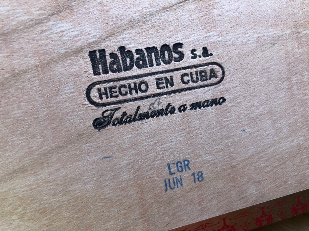 新年将至，别买光买瓜子了！来几盒25根的雪茄，你家备齐了吗