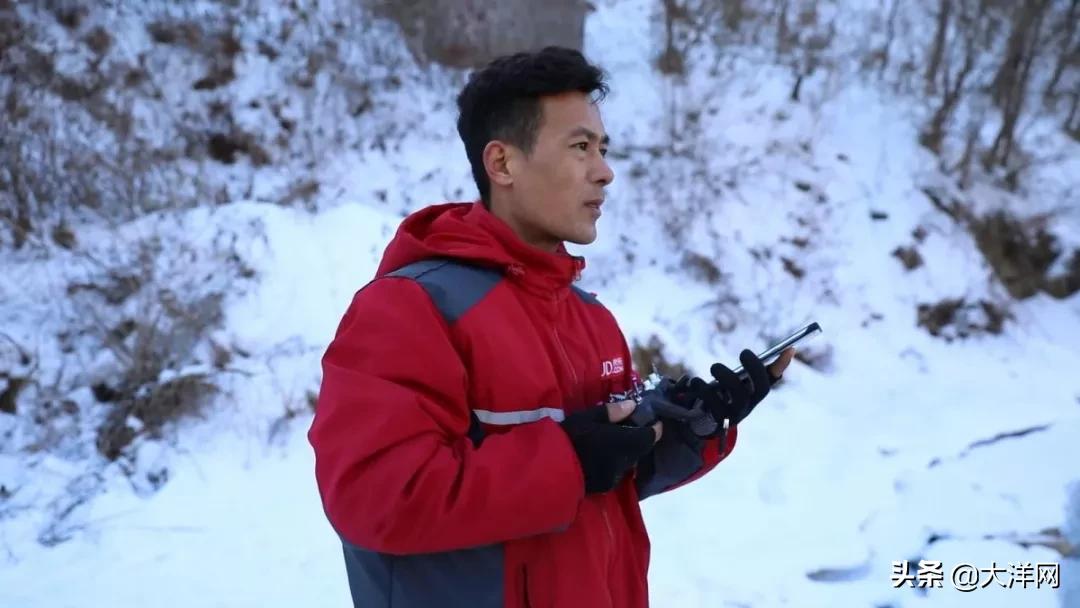 路上结冰怎么送外卖,冬天下雪路滑外卖小哥怎么送餐