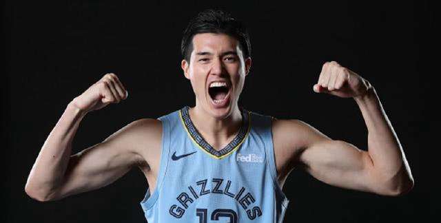 日本男篮比国足还狠!2混血2归化1本土组史上最强5虎,男篮小心了