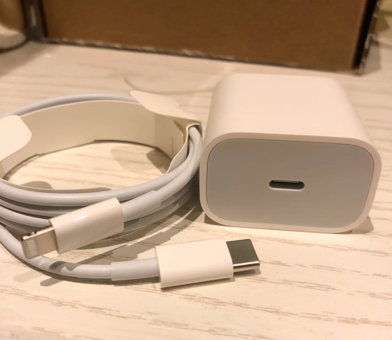 苹果13应该买哪款官方充电头,iphone13用啥充电头最好