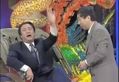 2000年春节联欢晚会牛群冯巩相声,牛群冯巩经典相声都是椅子惹的祸