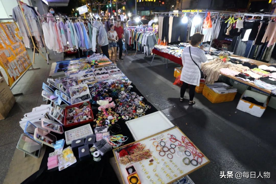 摆摊不容易,数钱最快乐,那些年我们练的摊儿……