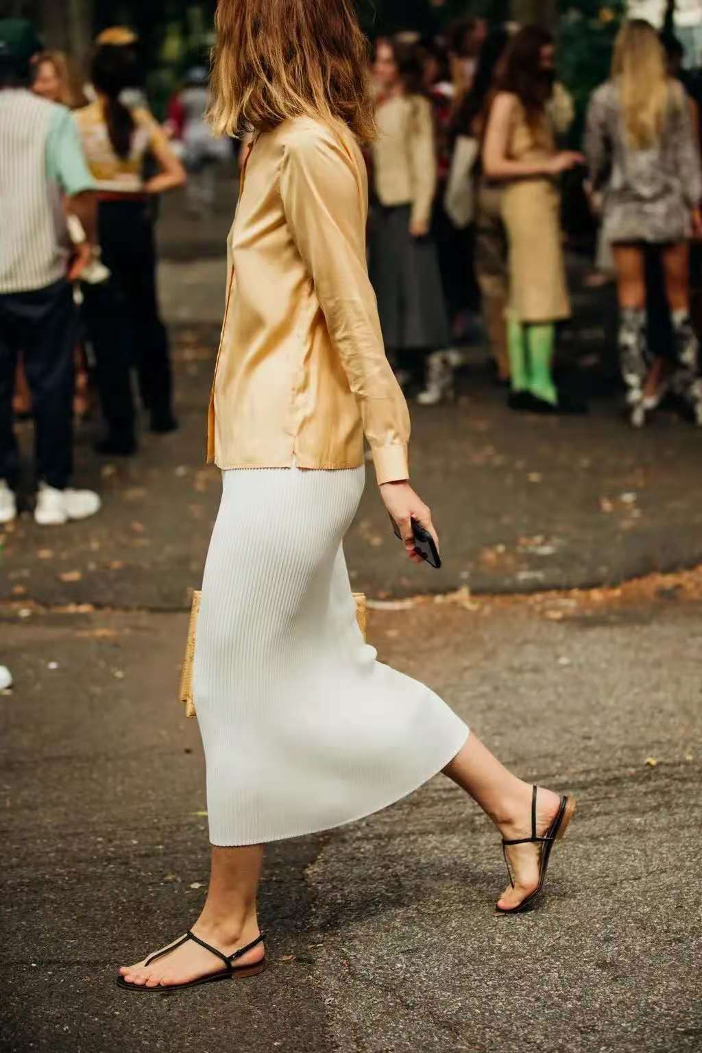 身高不足160的女人穿什么鞋子,身高不足160的女人适合穿什么裤子