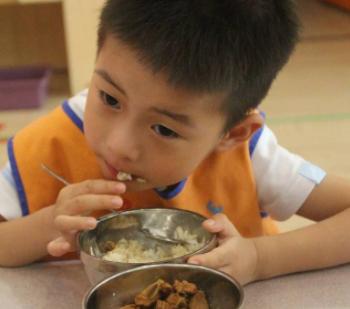 挑食严重的孩子心理问题,小孩挑食的人一般都有的性格缺陷